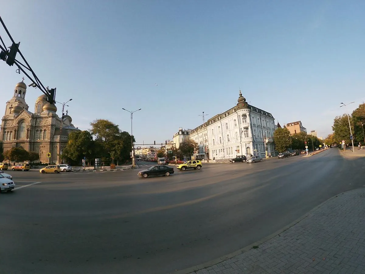 Апартаменты By The Cathedral - Top Center - 2 Bedroom Flat Варна